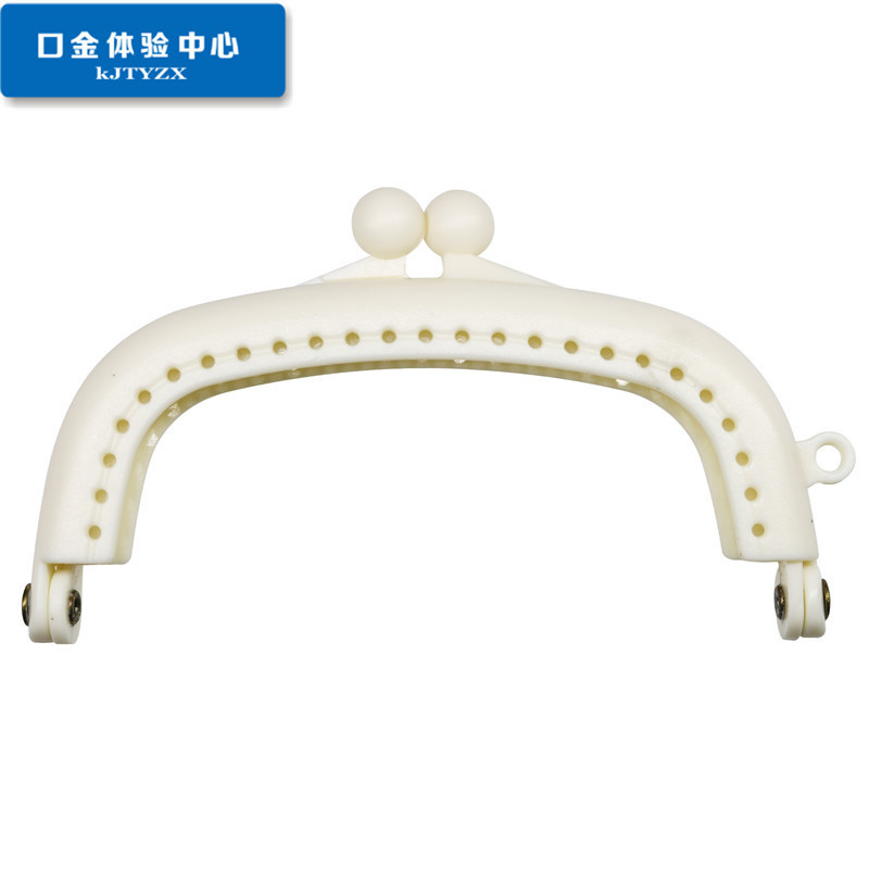 Special promotion: single ear 8.5CM curved plastic mouth gold candy color resin mouth gold Macaroon color