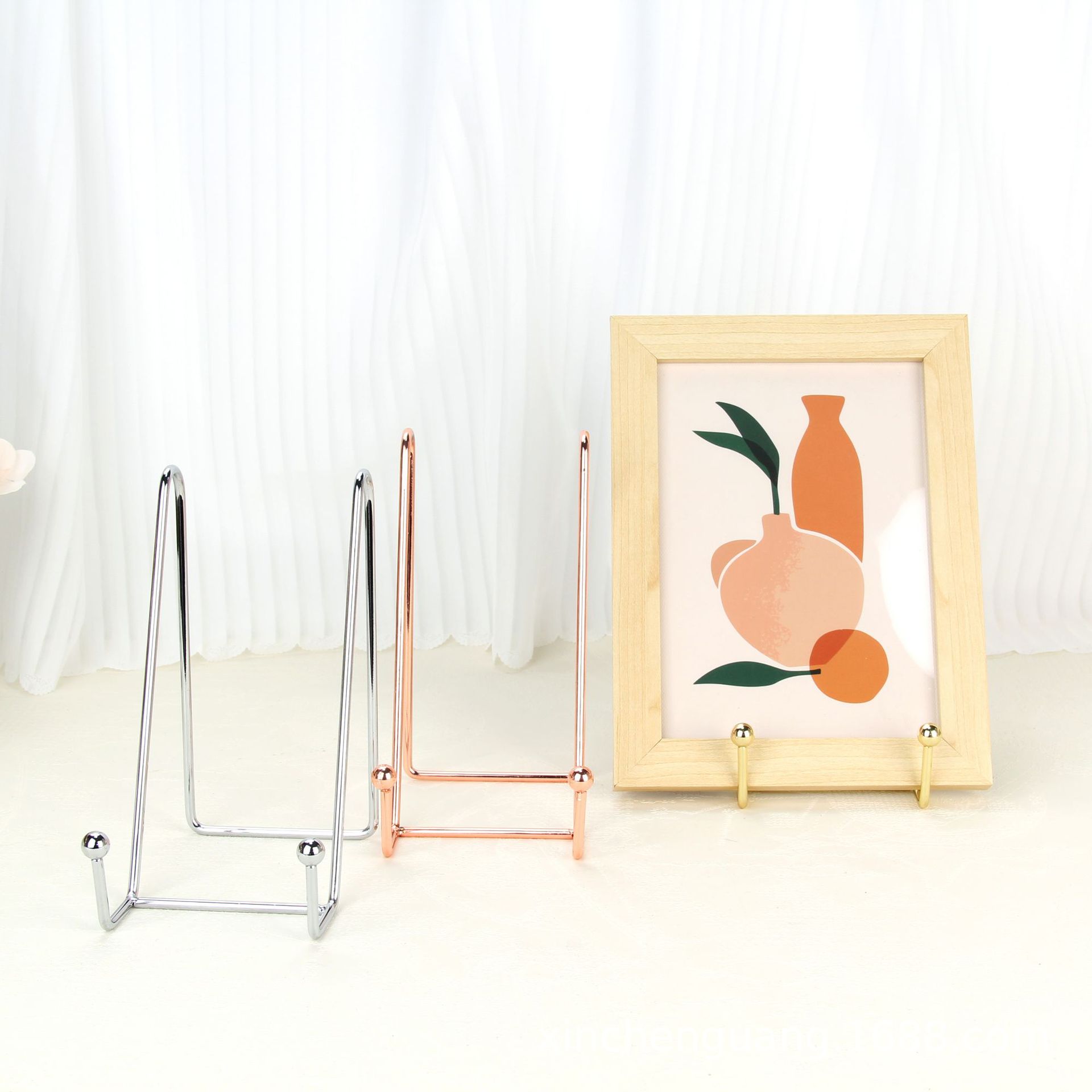 Factory wholesale wrought iron photo display stand photo frame bracket ornaments display stand flat bracket decorative tray bracket