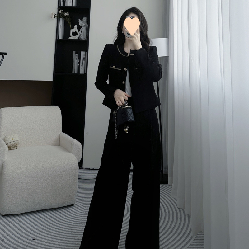 Новый осенний элегантный повседневный модный молодежный комплект топа и брюк в стиле Шанель 2025 года