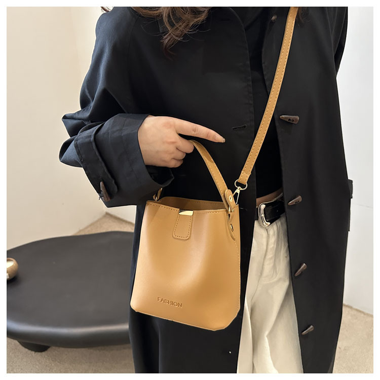 Korean fashion portable small bag women's 2025 new all-match bucket bag Korean simple shoulder messenger bag wholesale