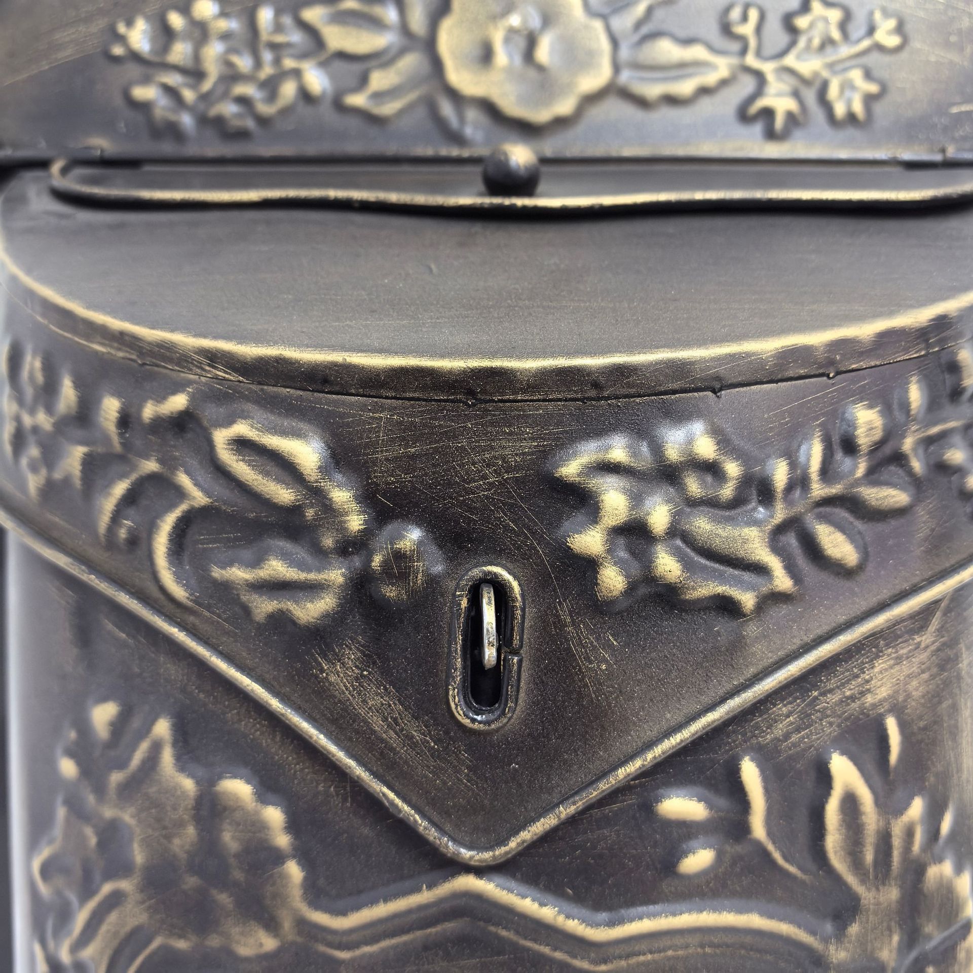 Lewei Cross-Border Retro Mailbox Courtyard Outdoor Decoration Black Gold Metal Iron Wall Hanging Mailbox Creative Mailbox