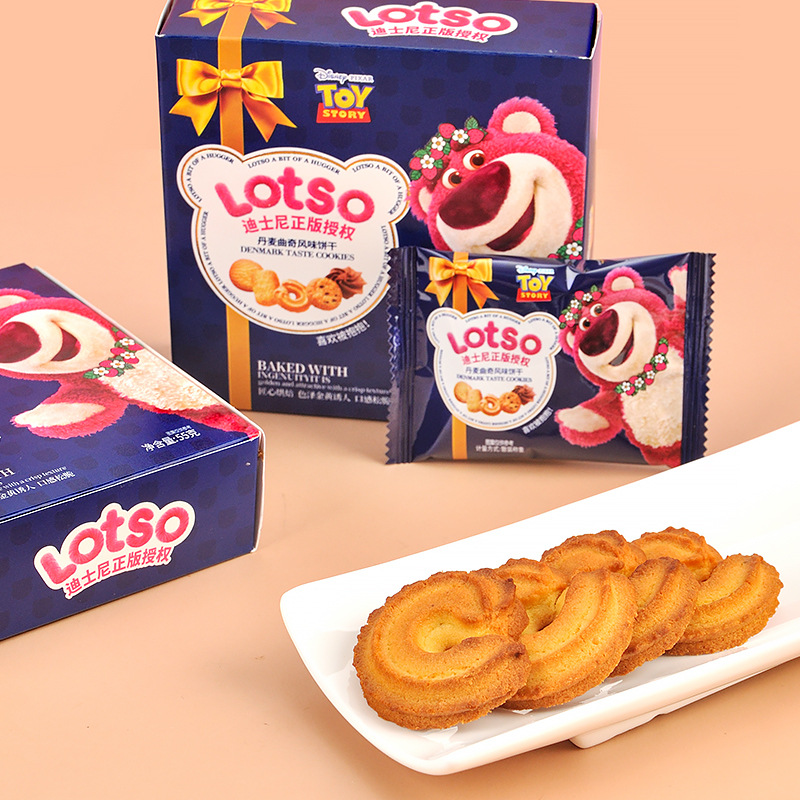 Disney cookies strawberry bear cartoon packaging wedding full moon return wedding cake hand gift snack wholesale
