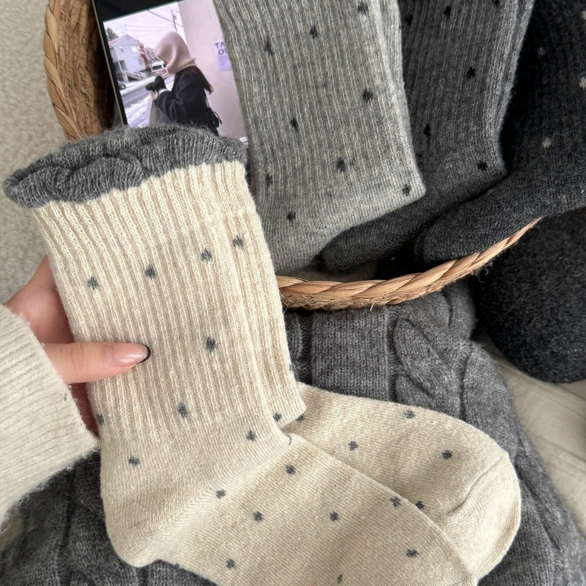 Polka Dot Wool Socks Women's Autumn and Winter Gray Mid-Calf Socks Thickeneded Warm Cashmere Cotton Socks Retro Lace Stockings
