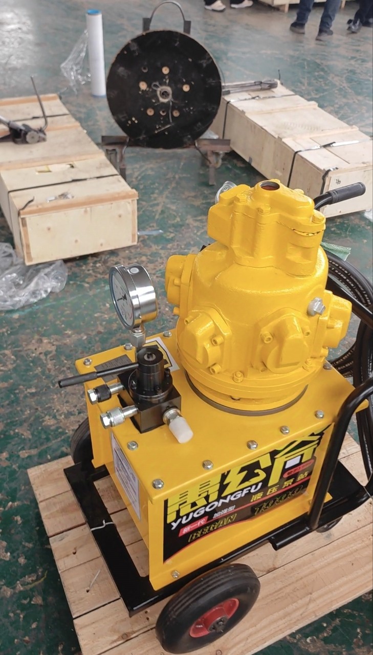 Static blasting of pneumatic hydraulic rock cracking machine for underground coal mine LYY-40-25