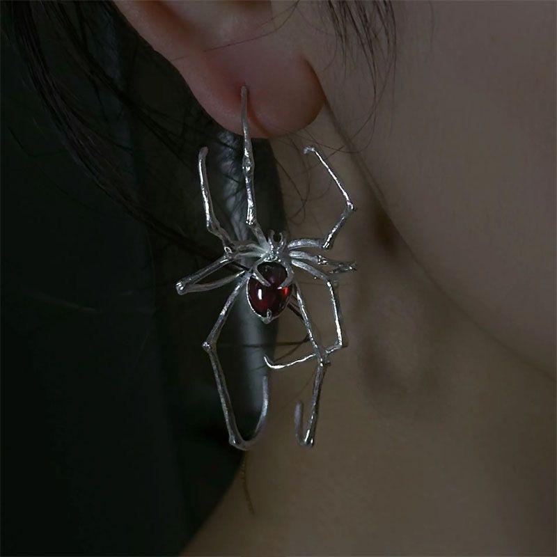 Cross-border Sweet Cool Spider Ear Hanging Puncture Ear Clip Dark Black Niche High-end Hot Girls Cold Wind Punk Earrings