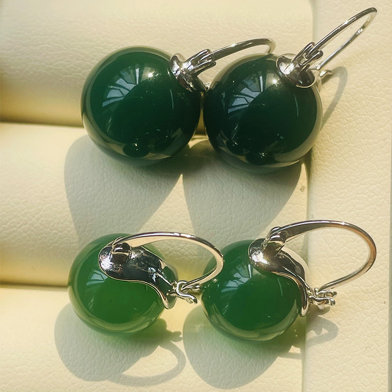 high quality round natural green chalcedony ear buckle Joker classic green chalcedony earrings factory wholesale fashion new