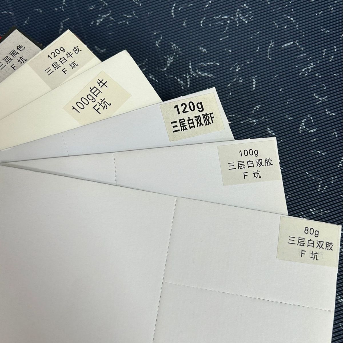 Прямые продажи производителей, трехслойная белая гофрированная бумага для косметических коробок