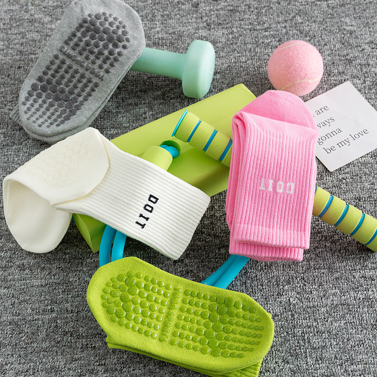 Women's Fitness Floor Socks Trendy Mid-Tube Yoga Socks Sports Socks Sweat-Absorbent Breathable Shark Pants Socks Pilates Socks