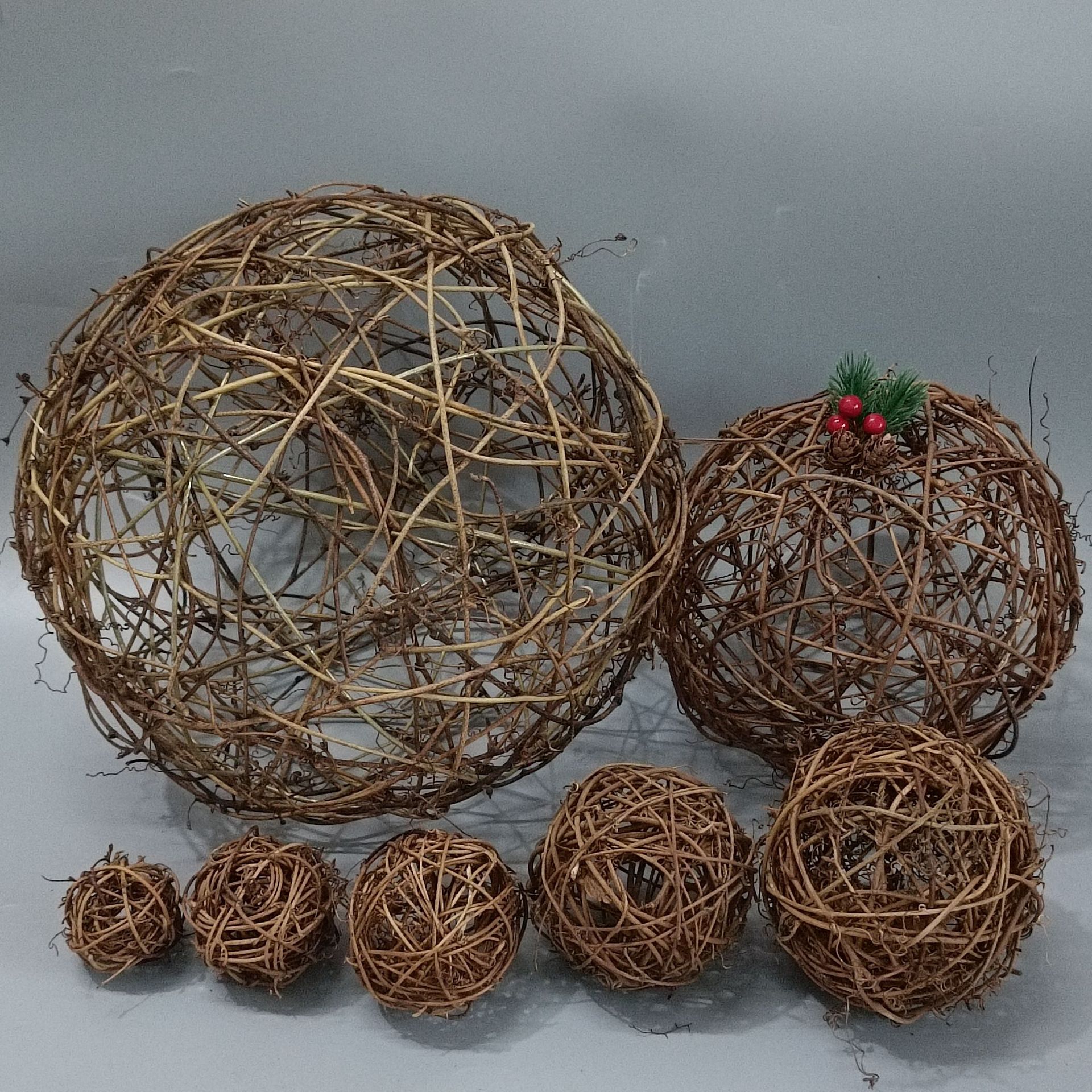 Cross-border primary color rattan ball kindergarten Christmas rattan ball outdoor wedding hand-woven rattan ball hanging decoration ball