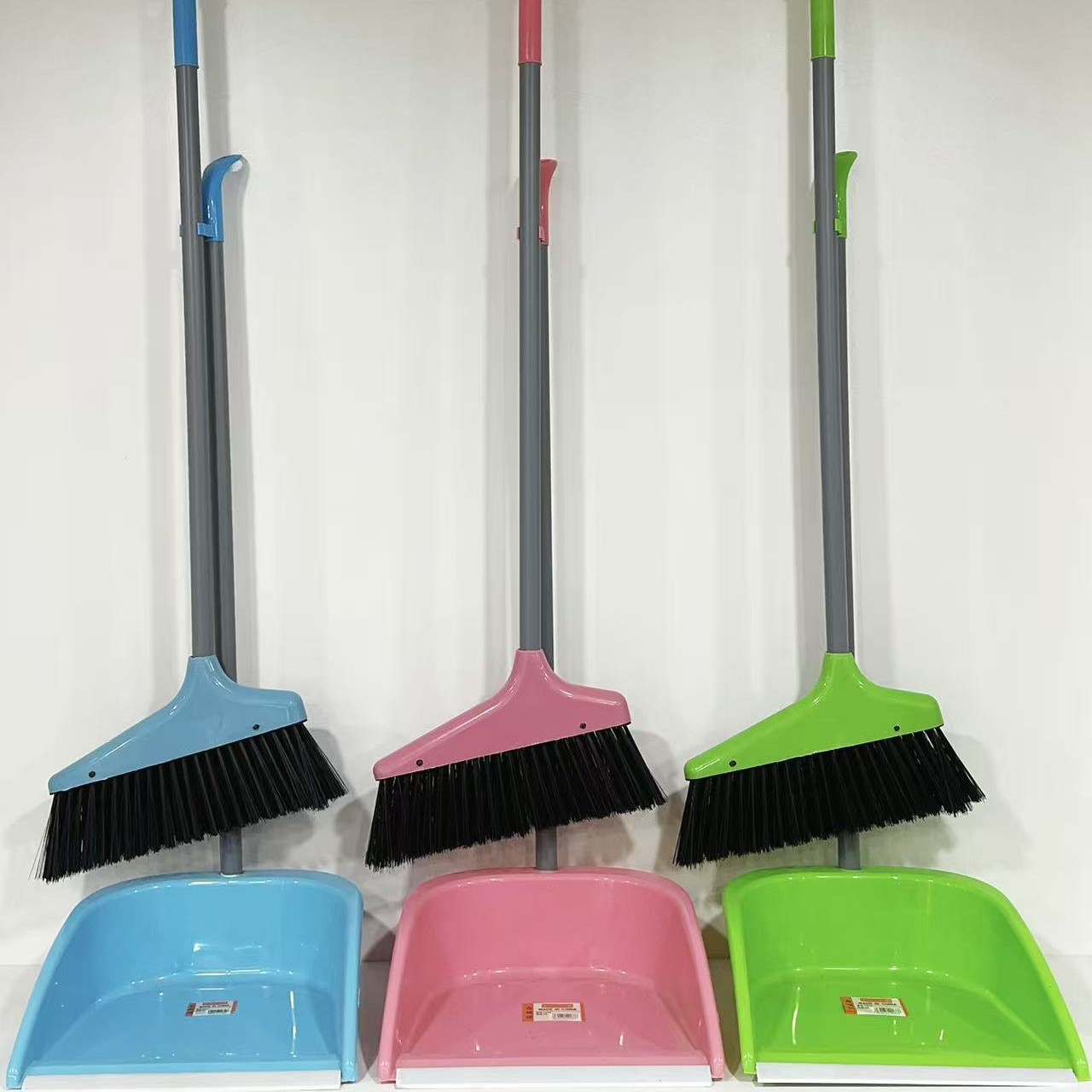 Wholesale plastic broom dustpan combination suit household sweeping soft fur butterfly small bag shell hard fur broom set broom