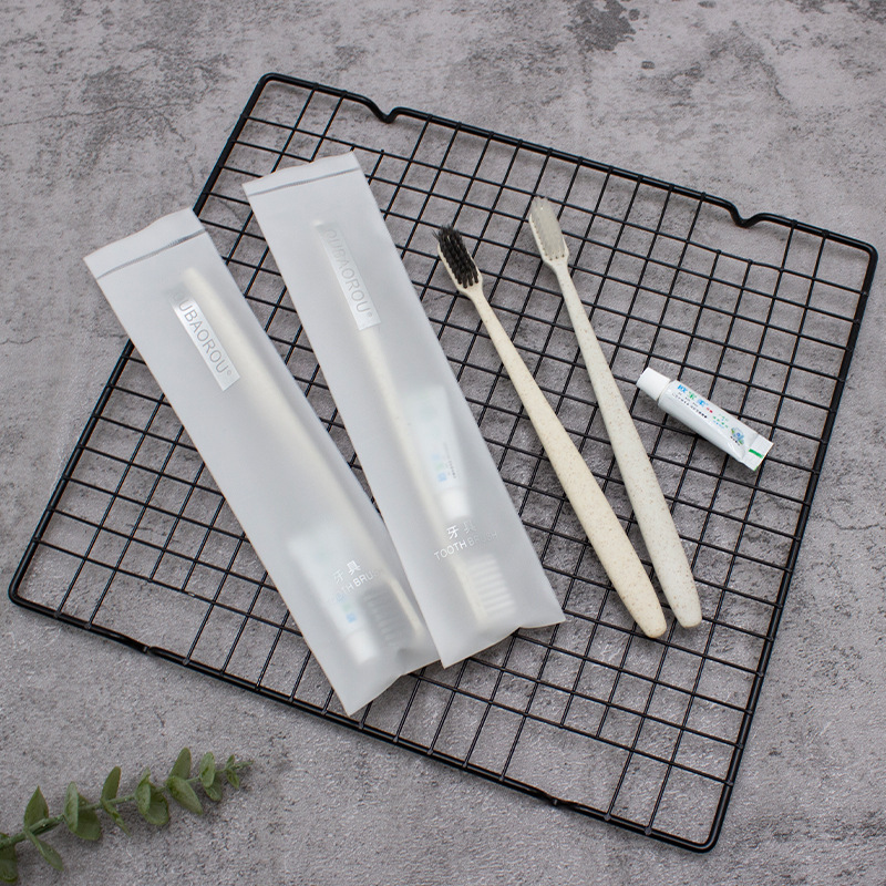 Star hotel disposable supplies soft bristle toothbrush toothpaste suit B & B wash travel suit customizable logo
