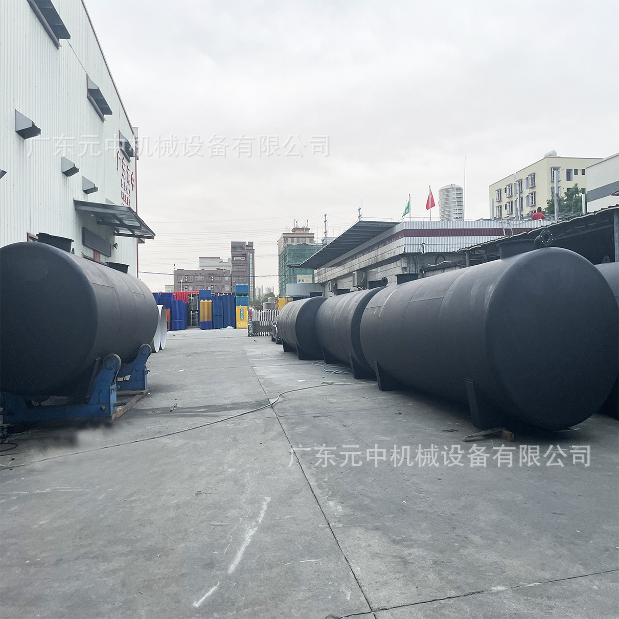 304 Stainless Steel Tank Large Industrial Acid and Alkali Resistant 316L Horizontal Stainless Steel Chemical Storage Tank Source Manufacturer Supply