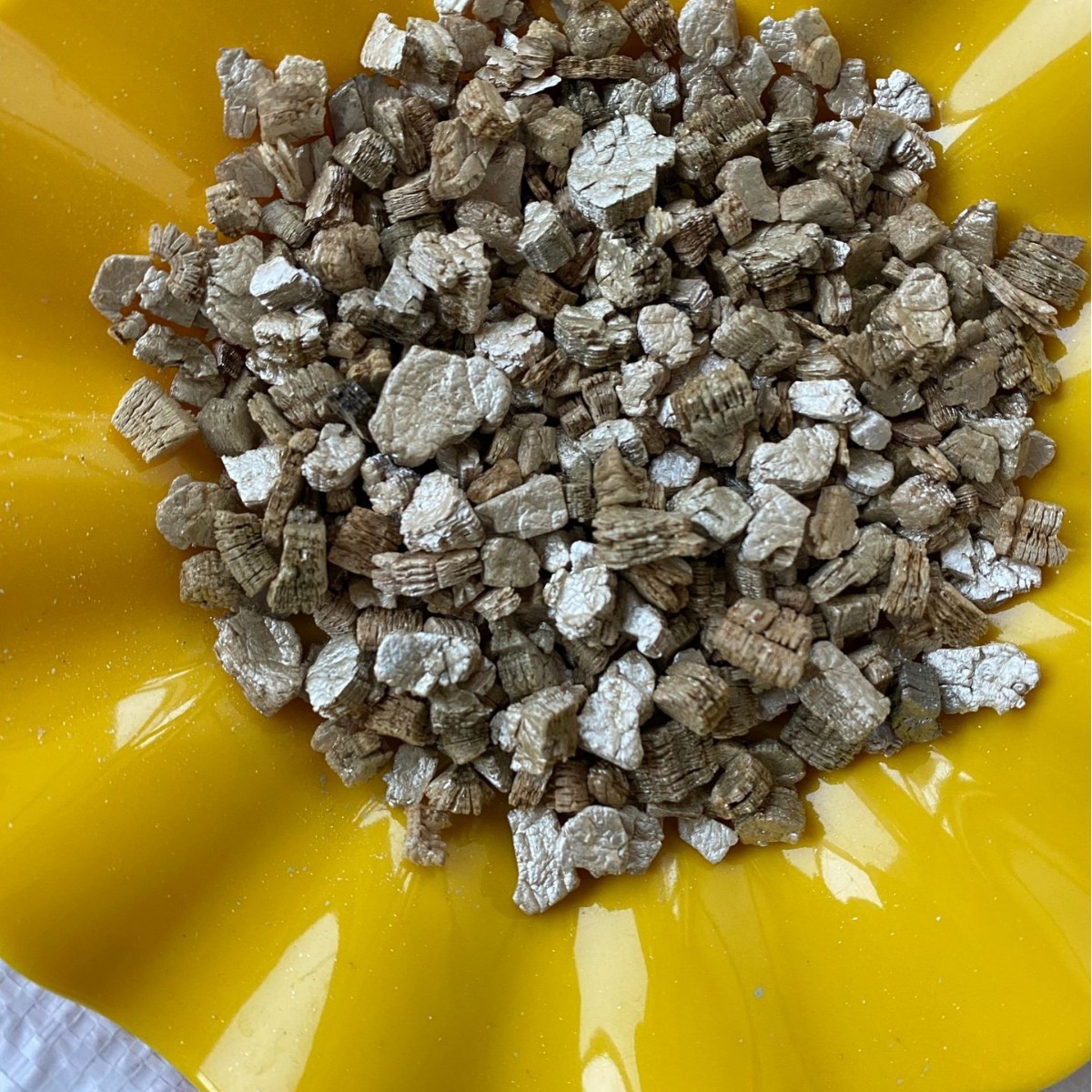 Large Particles of Silver-White Vermiculite for Reptile Pets, 5-8mm, Used for Insulation, Seedling Cultivation, and Incubation; Expanded Xinjiang White Vermiculite