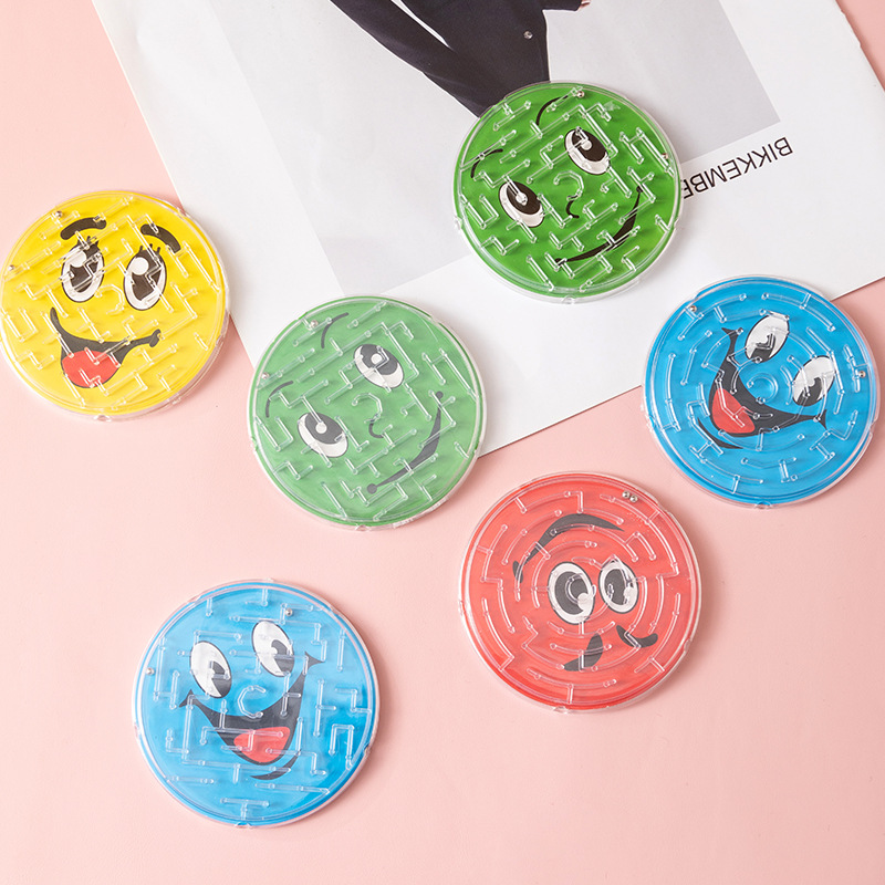 Children's walking beads maze small toys mini handheld ball game stall supply wholesale kindergarten prizes gifts