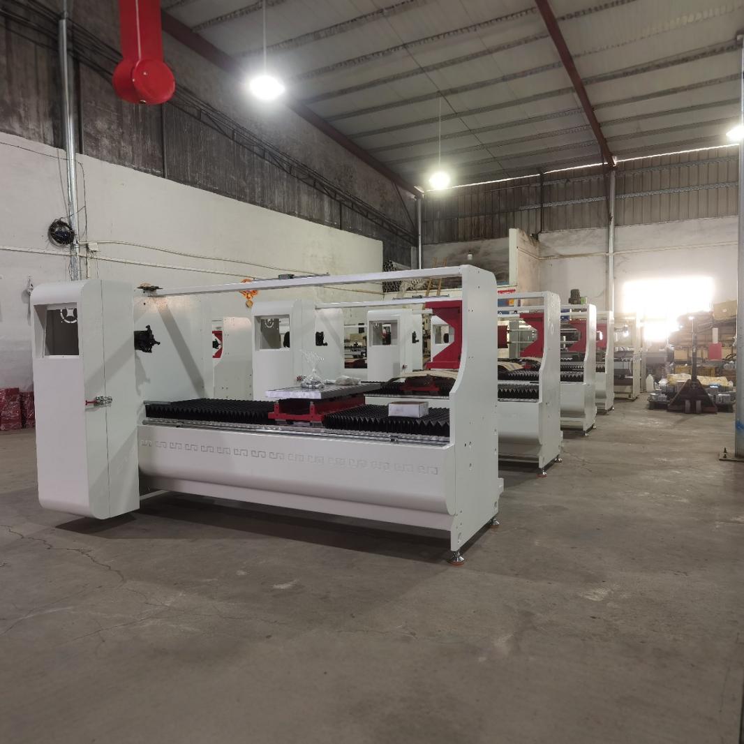 The mute and high precision single-axis cutting table can be equipped with 406 broadknives to cut the full-automatic cutting of plus size VHB adhesive tape.
