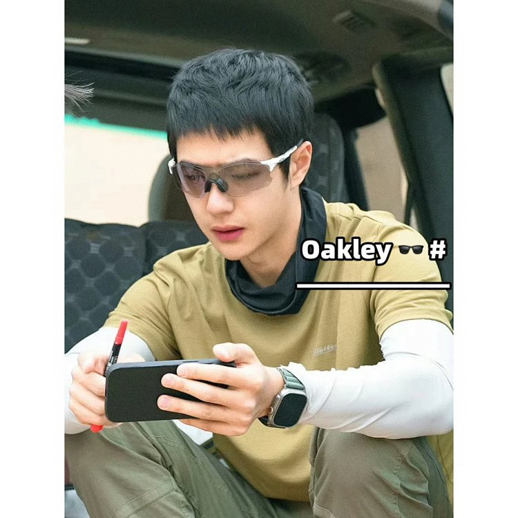 Authentic Development for 4 Months Wang Yibo Oak Zero Gravity All-Weather Light-Changing Cycling Outdoor Goggles Glasses