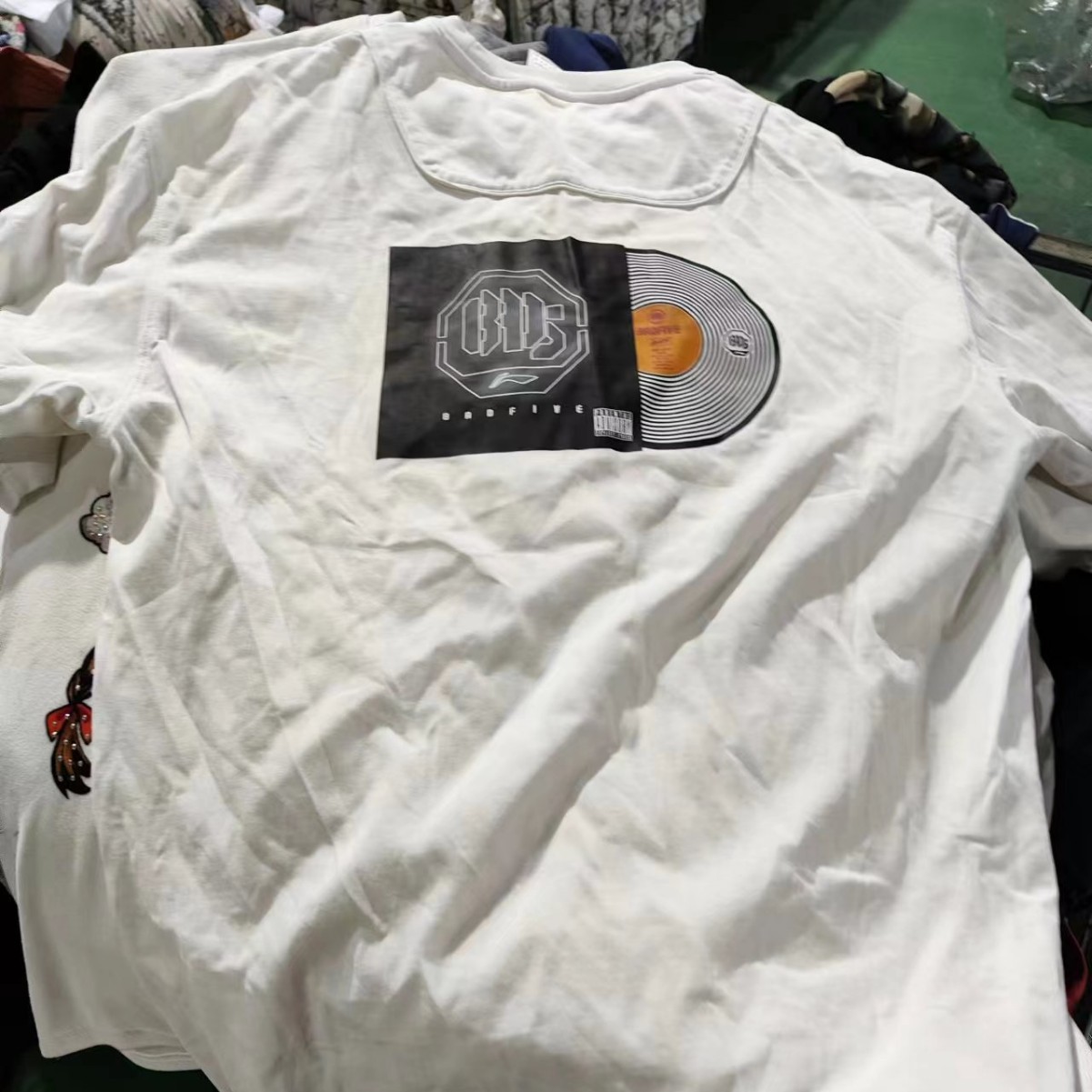 Second-Hand Clothes Old White T-Shirt Cotton t Pattern Exported to Africa, Southeast Asia and Vietnam Live Supply Source Selected Pattern White t