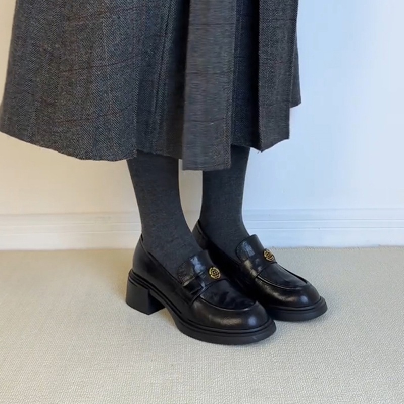 Sheepskin version ~ thick-heeled commuter thick-soled camellia loafers women's retro British style single-layer shoes a pedal small leather shoes.