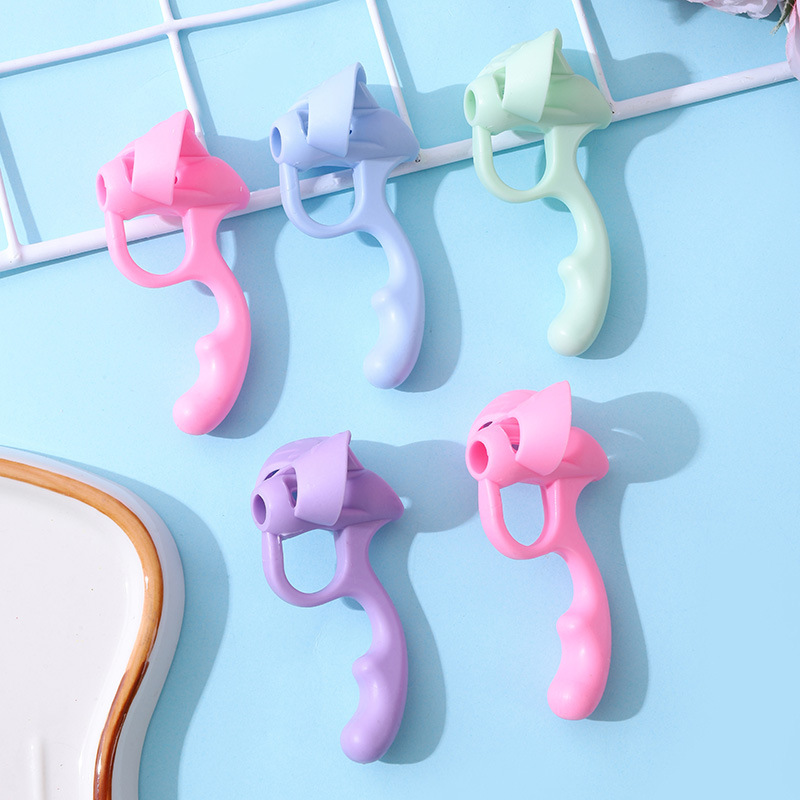 Five-finger pen holder children's writing practice posture correction device kindergarten beginner finger silicone artifact portable pencil case