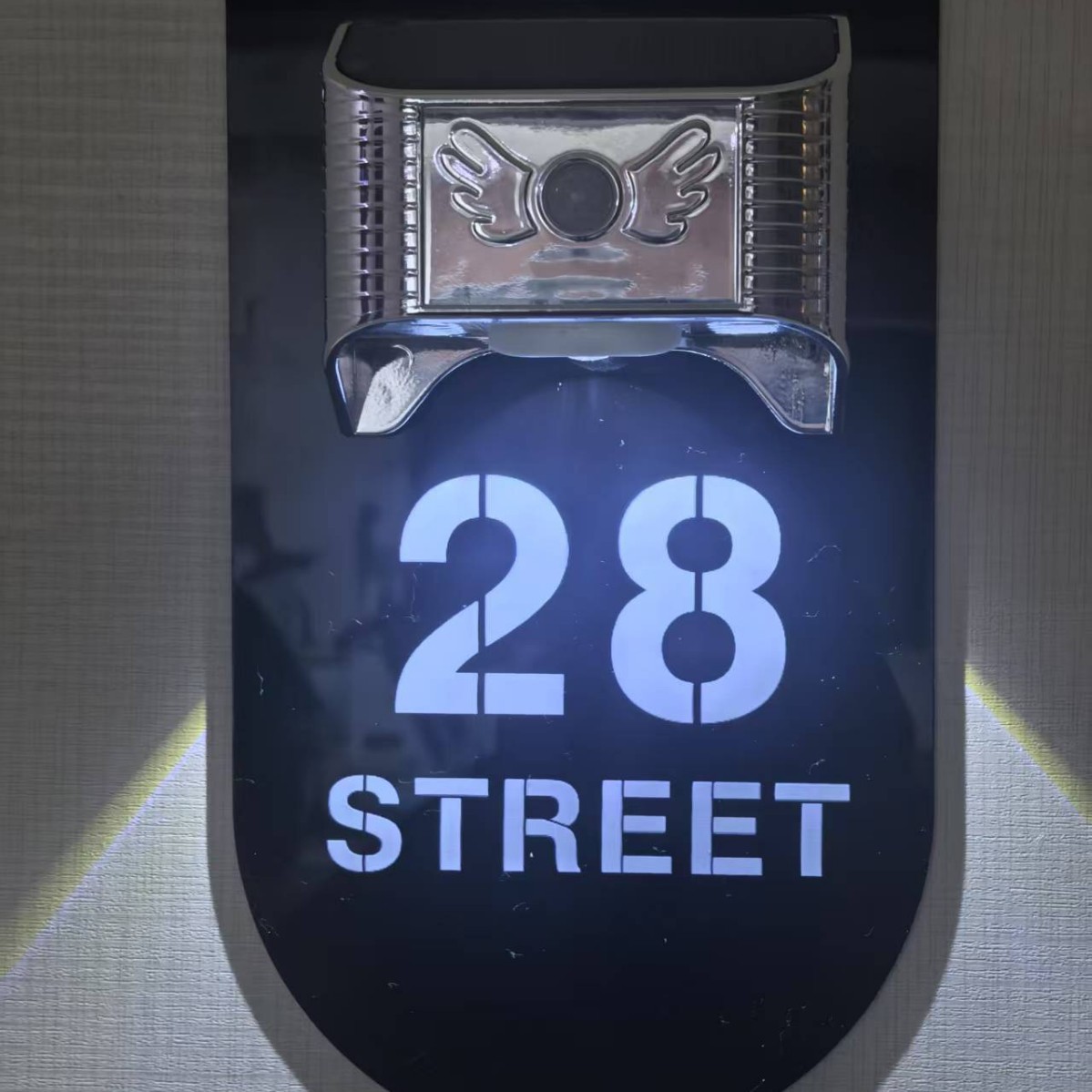 Manufacturers supply new stainless steel infrared induction solar human body induction lamp advertising door lamp