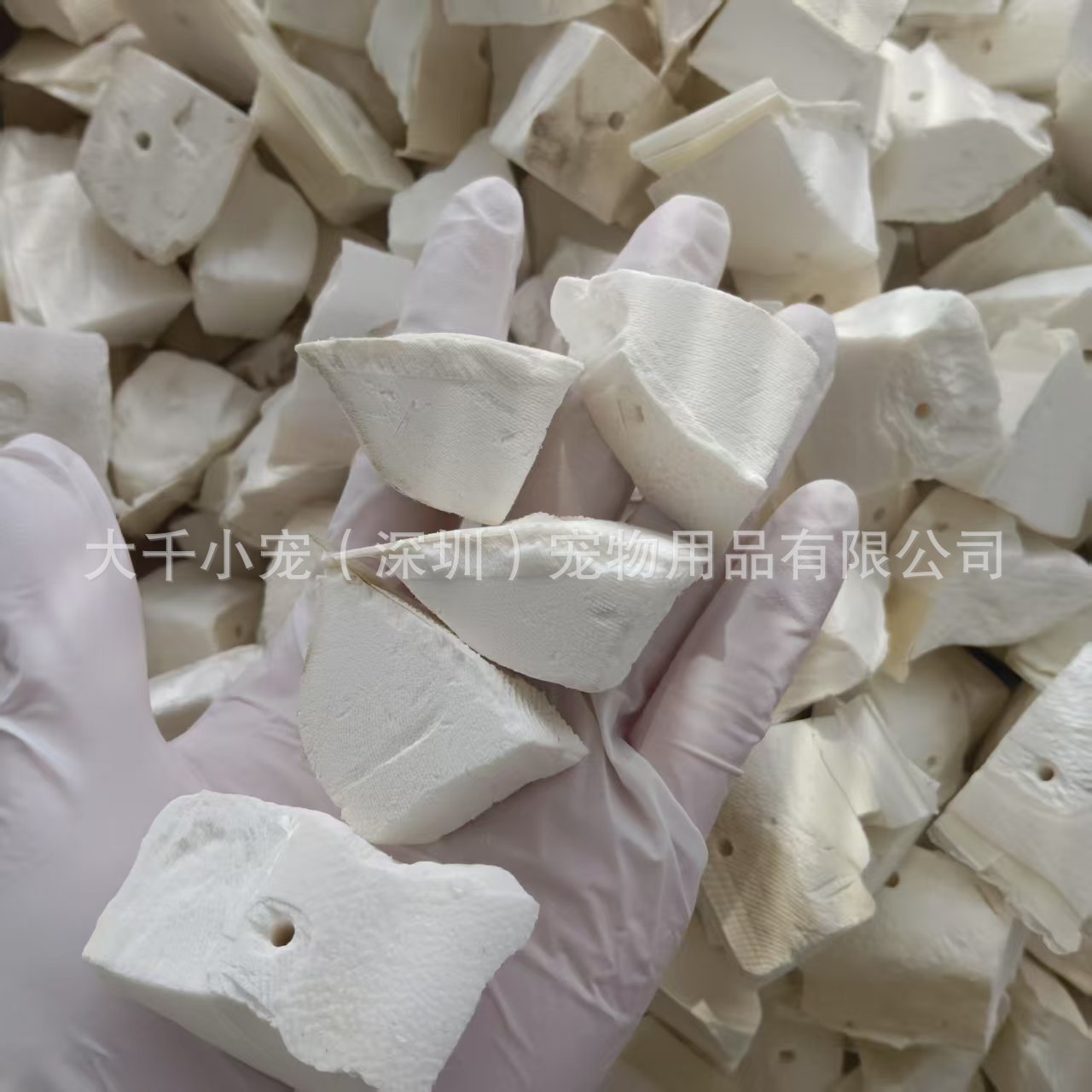 Wholesale cuttlefish bone perforated block source cuttlefish bone grinding desalting pet molars calcium supplement