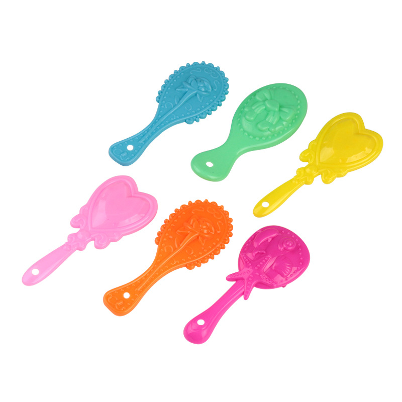 Manufacturer Wholesale Mini Princess Comb Model Little Girl's Play House Supplies Plastic Hair Comb Floor Push Stall Supply