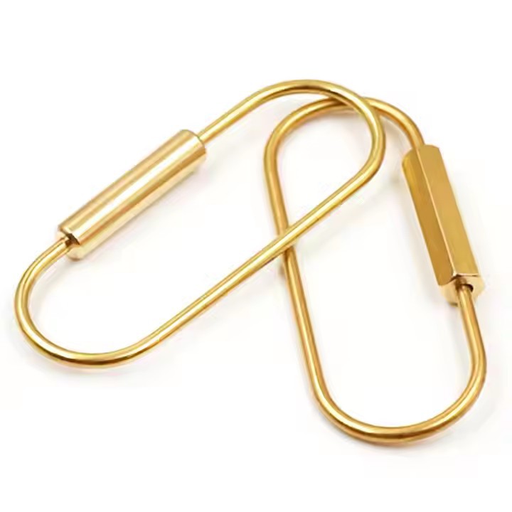 Dongguan manufacturers brass keychain simple fashion brass winding buckle super load-bearing golden polished keychain