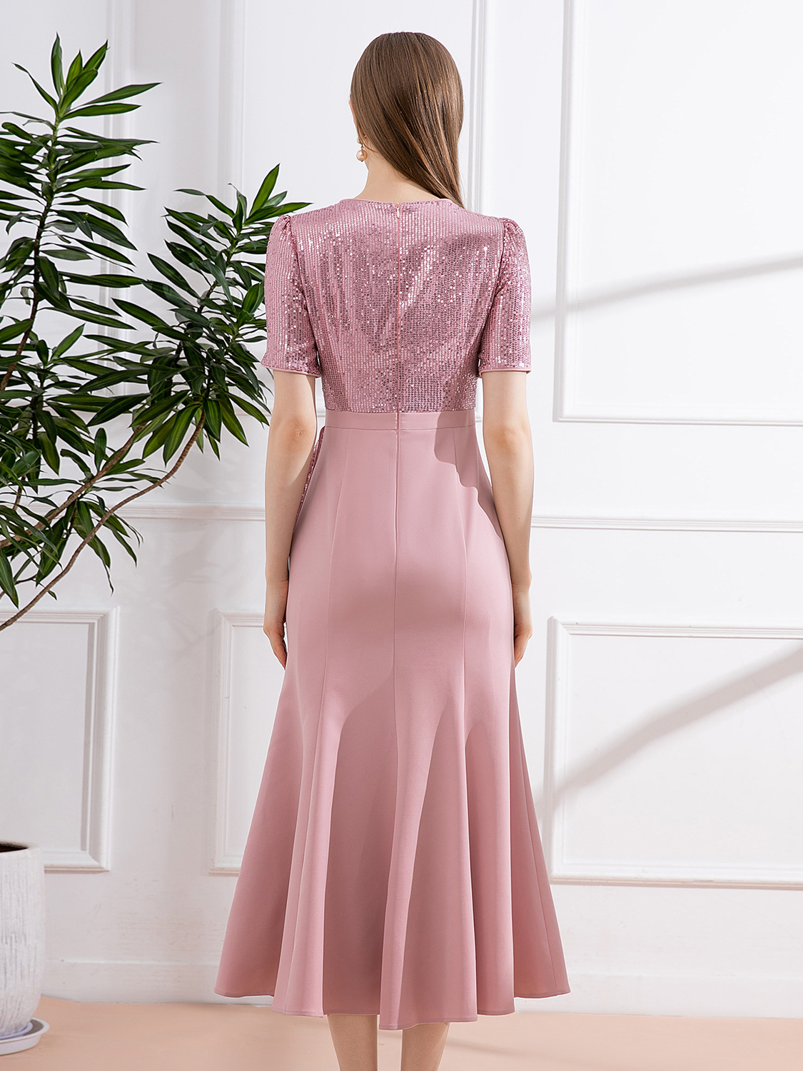 Shenzhen brand fashion banquet dress young noble mother-in-law mother-in-law plus size dress factory a generation of hair