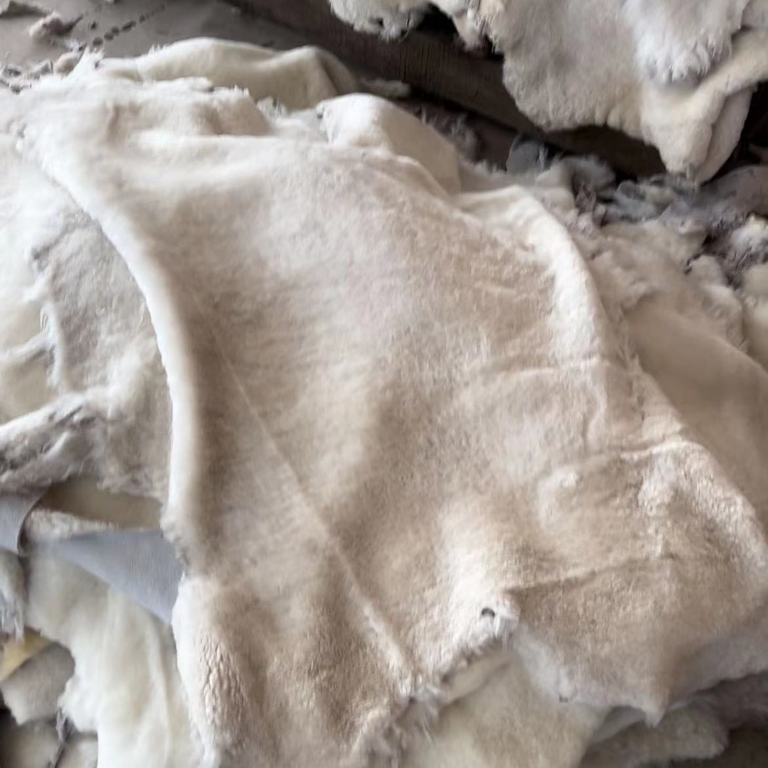 Factory fine wool whole sheepskin pure sheepskin sheepskin sheepskin sheepskin leather one-piece wool lining material