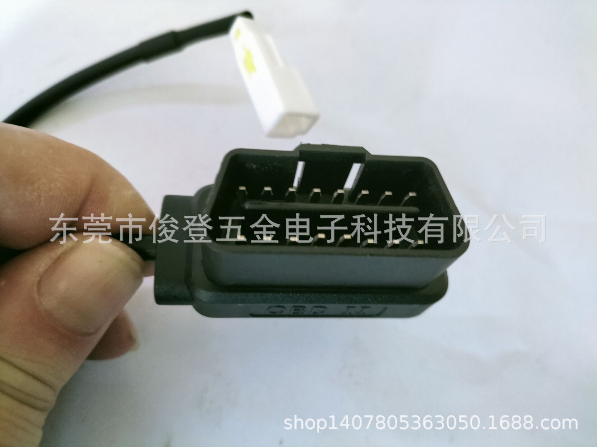 Manufacturer sells OBD2 adapter wire for electric tailgate