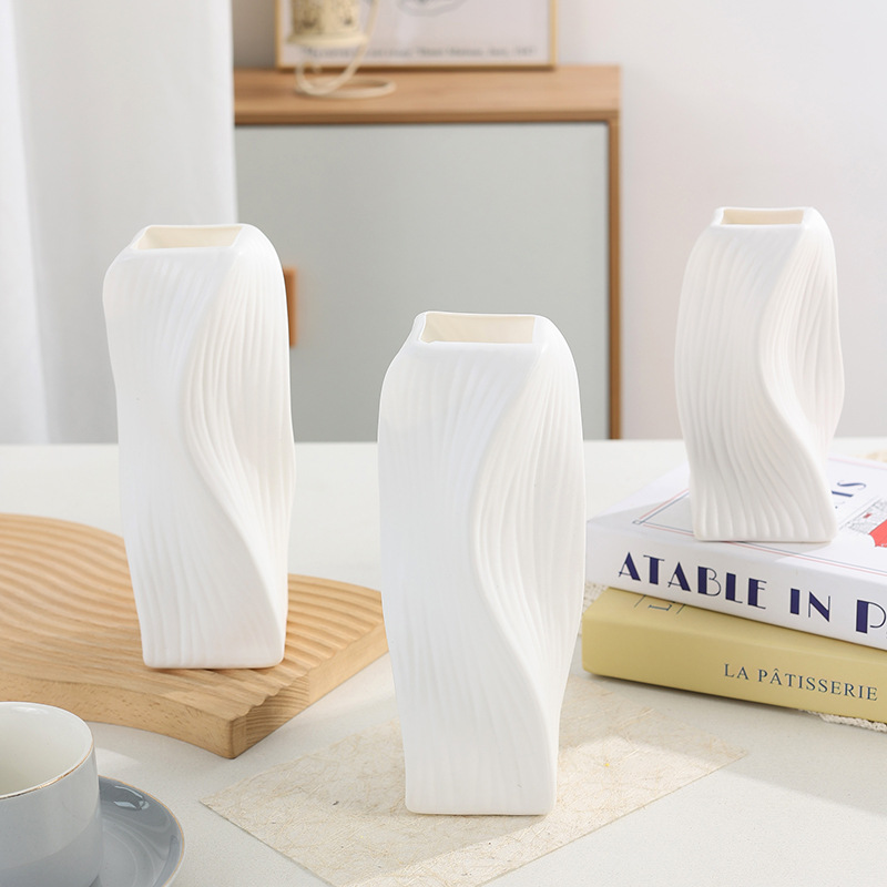 Pineapple pattern hemp rope plastic vase wholesale simulation simple small fresh flower vase cross-border hot water corrugated vase