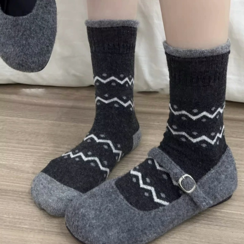 Autumn and Winter Wool Soft Thick Warm Striped Polka Dot Fair Isle Retro Slouch Socks for Women Mid-Calf Sweet Ins