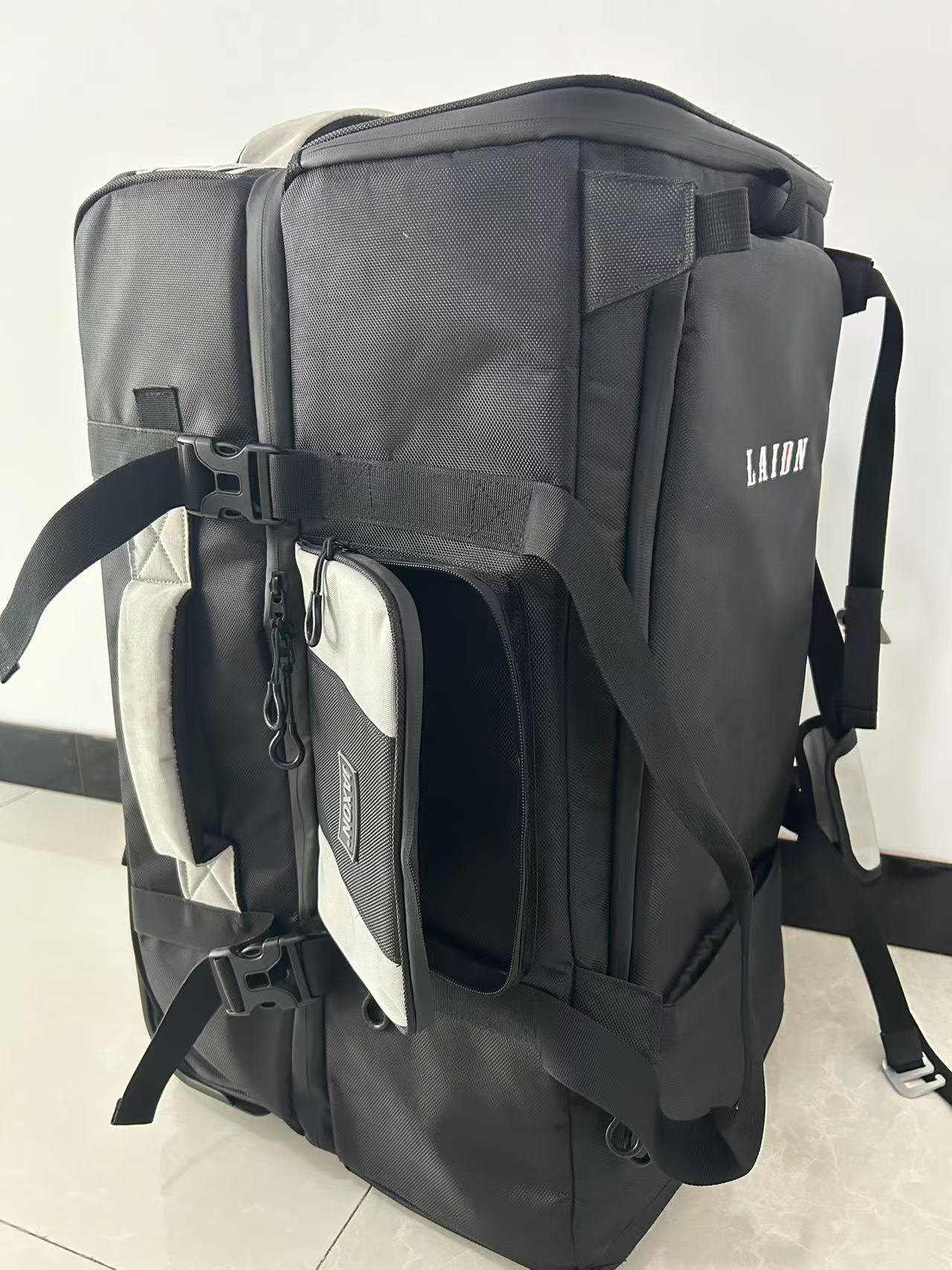 Ski trolley case backpack with wheels can be inserted into the snowboard dry and wet separation ski shoulder equipment bag 100L