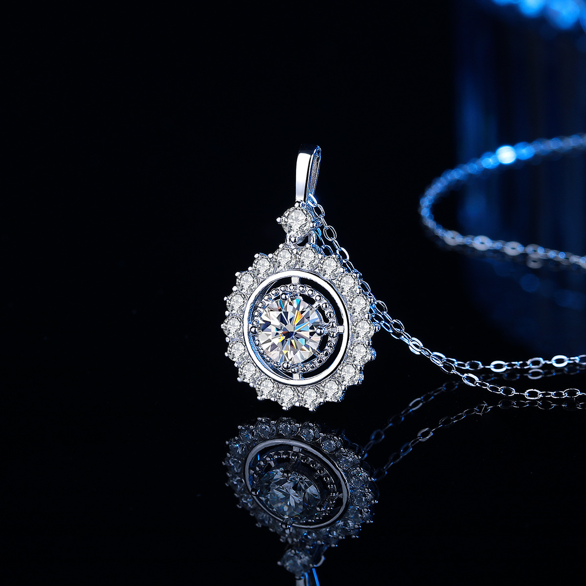 Amazon Cross-border Hot Sale S925 Sterling Silver Disc Moissanite Necklace European and American Light Luxury Sunflower Pendant Clavicle Chain