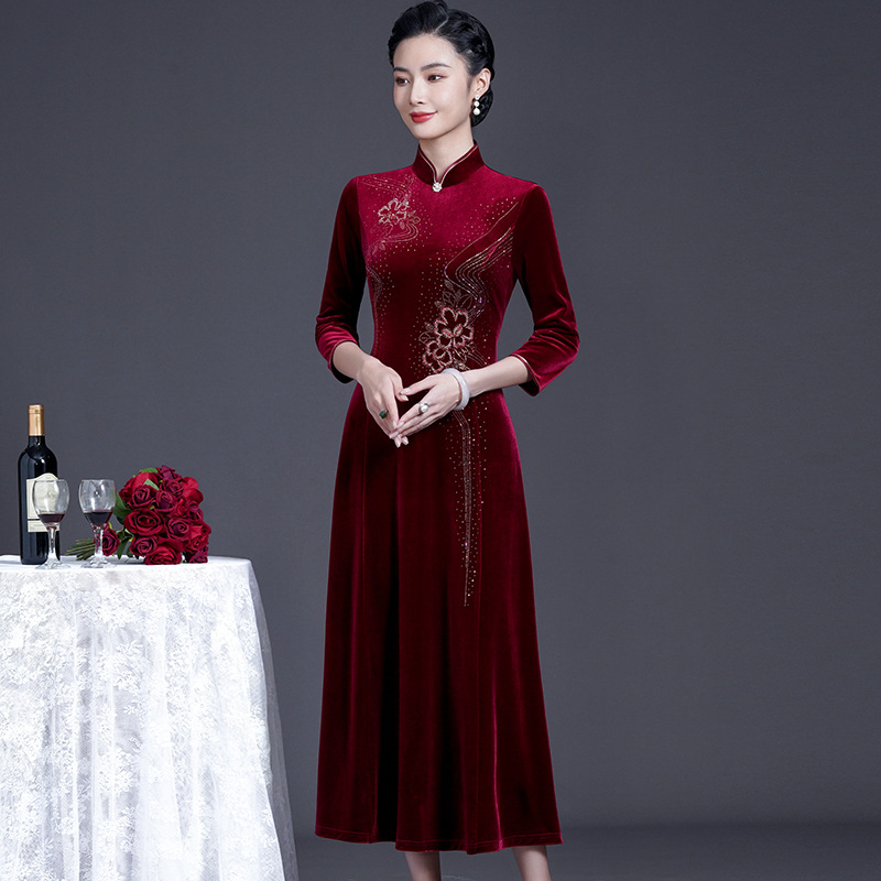 Red Mother's Wedding Dress Evening Dress Women's High-end High-end Velvet Hi-mother-in-law Wedding Toast Dress Noble and Atmospheric