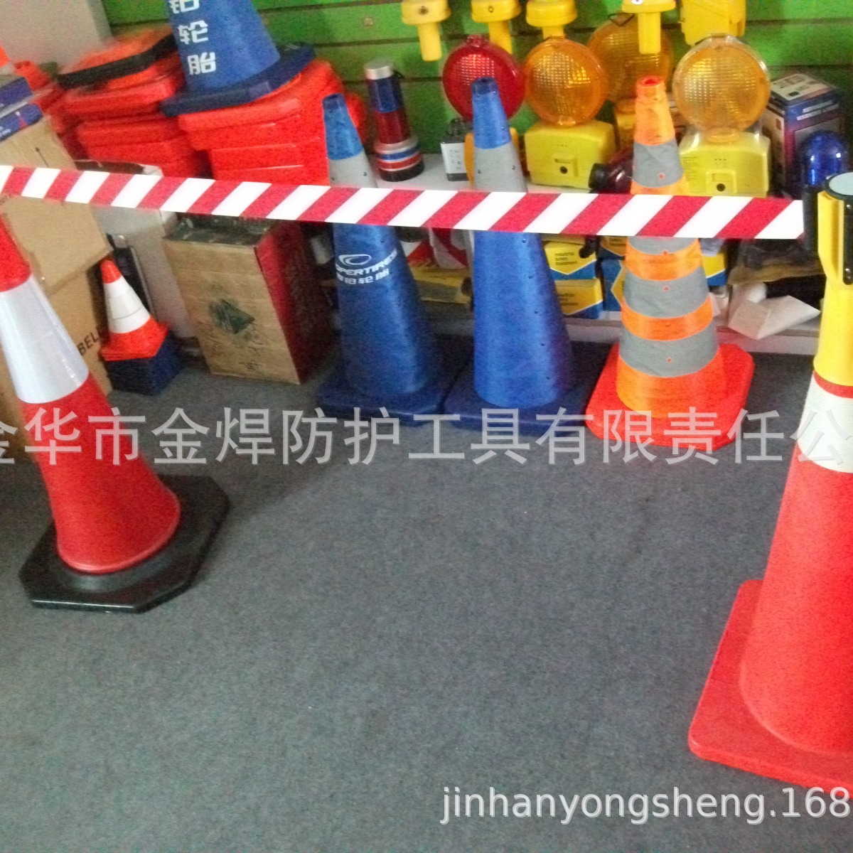 Factory First-hand Supply a Lot Wholesale Red White Yellow Black Road Cone Connector Connector.