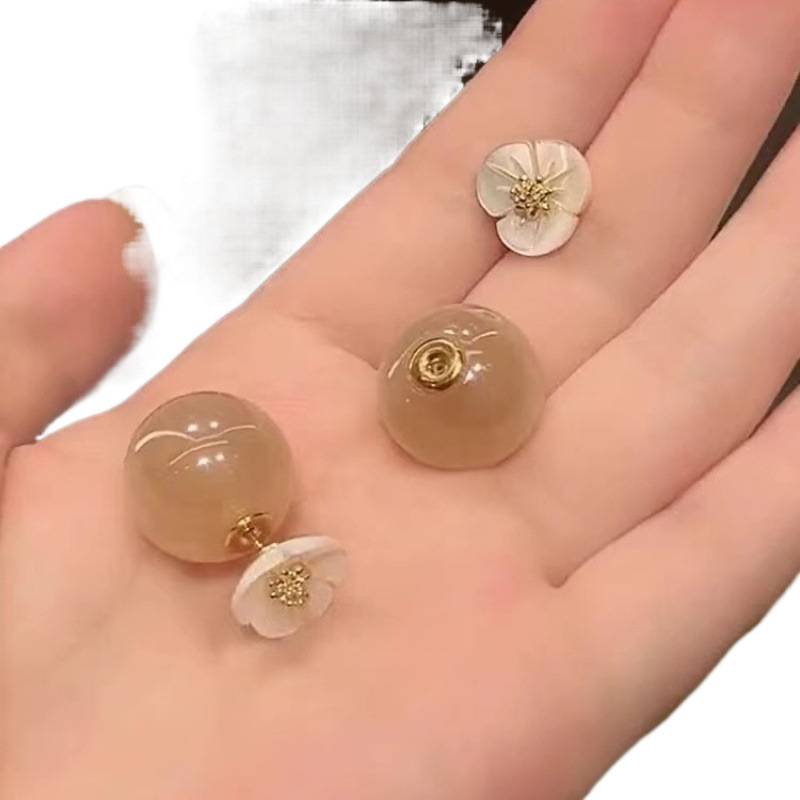 French Sweet Two-Wear Flower Bead Earrings for Women, Niche Design, Simple Temperament, Versatile Earrings
