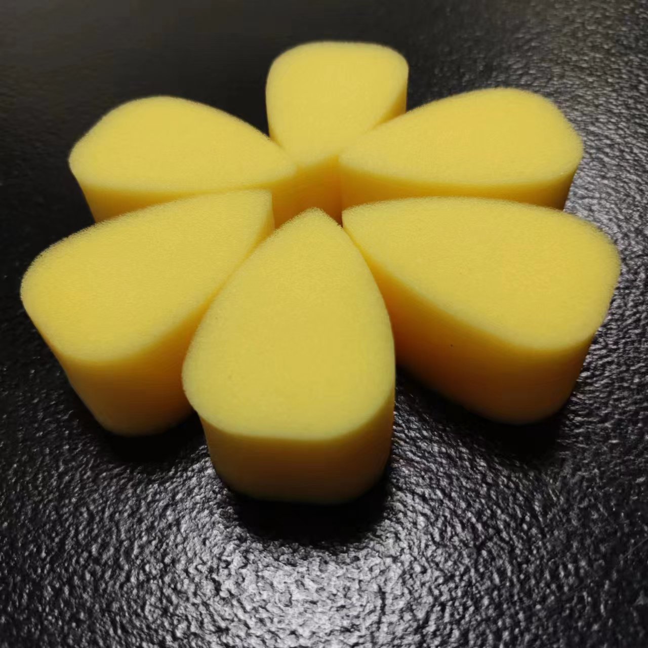 Factory in stock wholesale drop-shaped body painting sponge oil paint Halloween painting sponge