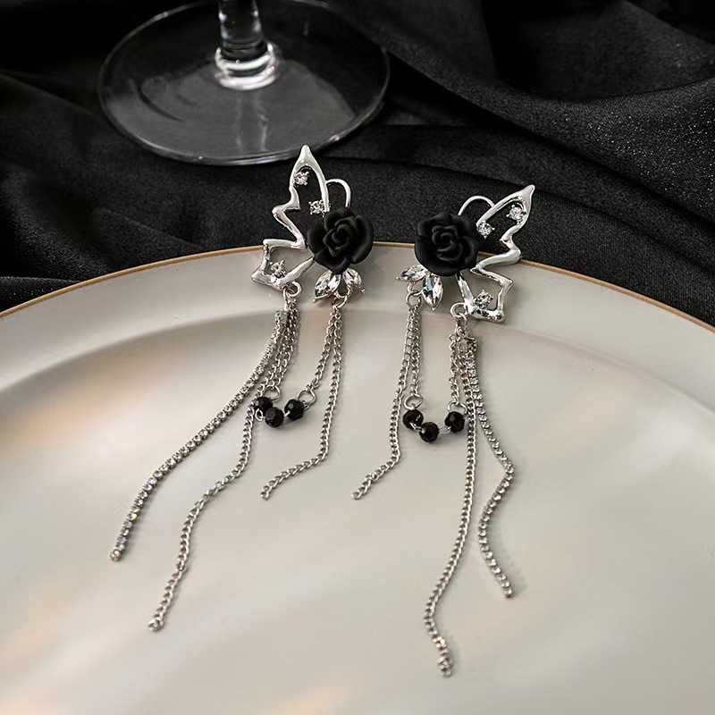 New Chinese Earrings Women's Rose Tassel Crystal Niche Design High-end Sense 2023 New Explosions Internet Celebrant Ear Hanging Women