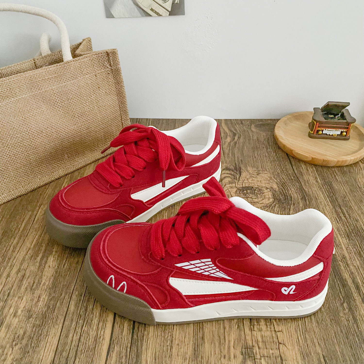 Be-6895 Latex Insoles/Hong Kong Style Thick-Soled Sneakers for Women Autum New 2025 Popular Niche Moral Training White Shoes