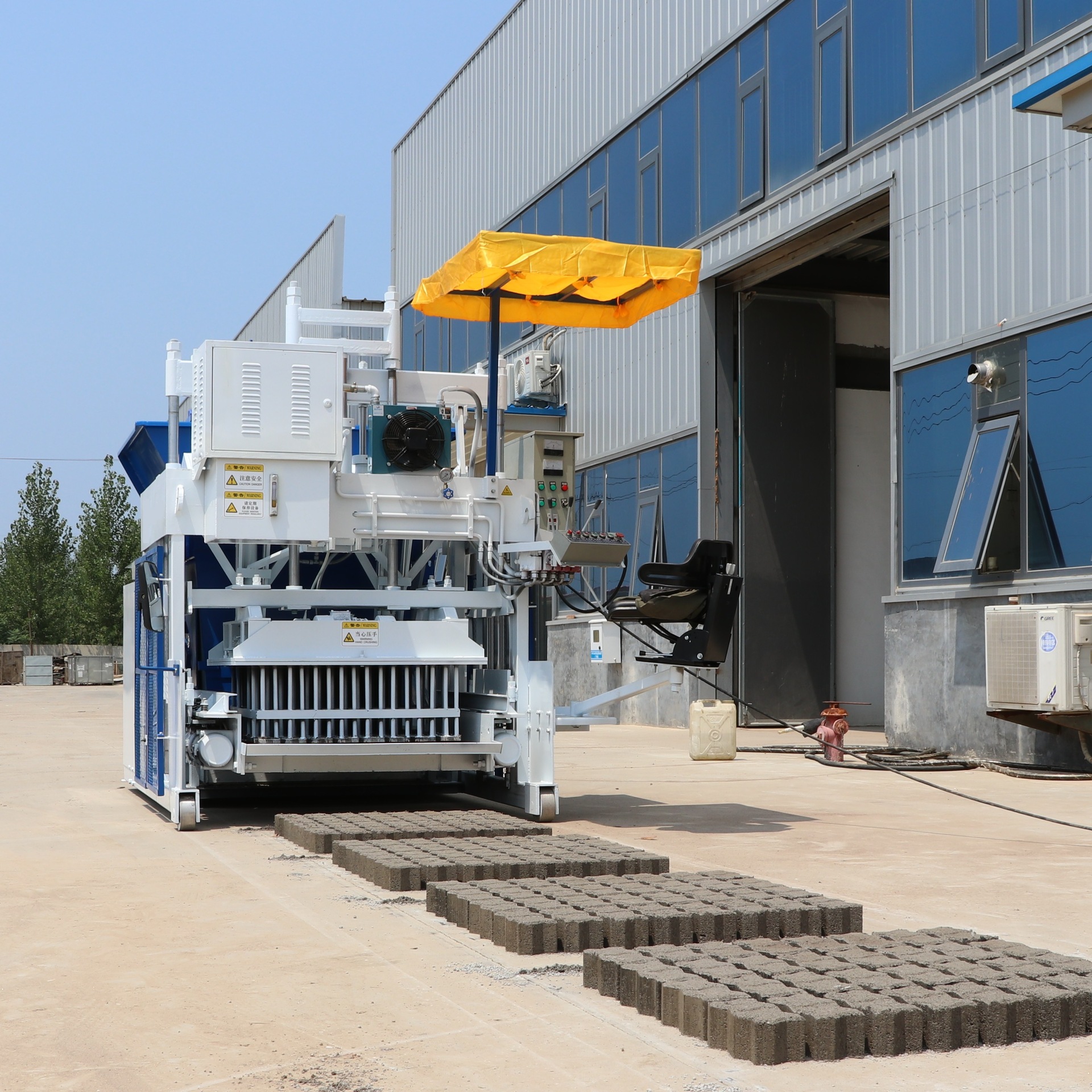 JH-10A type mobile walking block forming machine permeable bread brick machine large automatic brick making machine