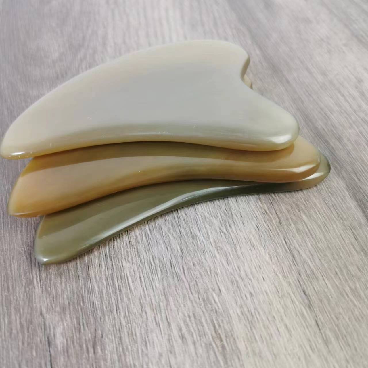 Natural Horn Scraping Board for Facial and Eye Massage, Beauty Stick, Meridian Pulling Stick, Scraping Tube, Triangular Board, Handicrafts Wholesale