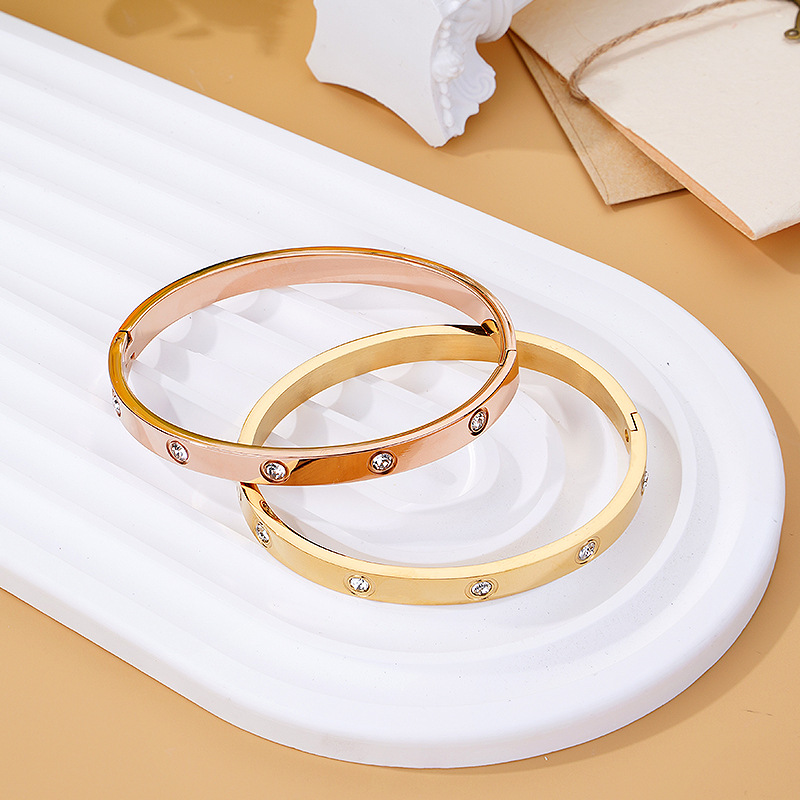 Cross-border fashion with diamond buckle bracelet ten diamond titanium steel diamond rose gold bracelet women's light luxury temperament factory direct sales