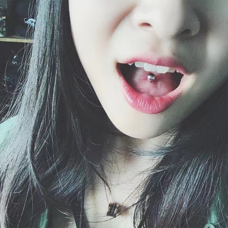 Titanium steel stainless steel puncture 1.2/1.6mm electroplating straight rod lip nail navel nail nipple nail lip lock bone nail tongue nail wholesale