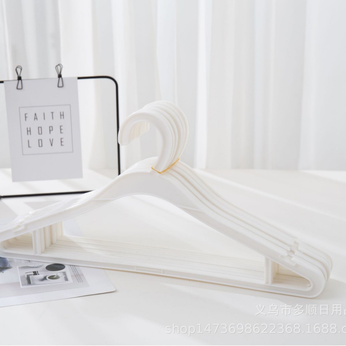 Thick foreign trade clothing factory adult hangers hotel plastic hanger dry cleaning shop disposable hanger wholesale