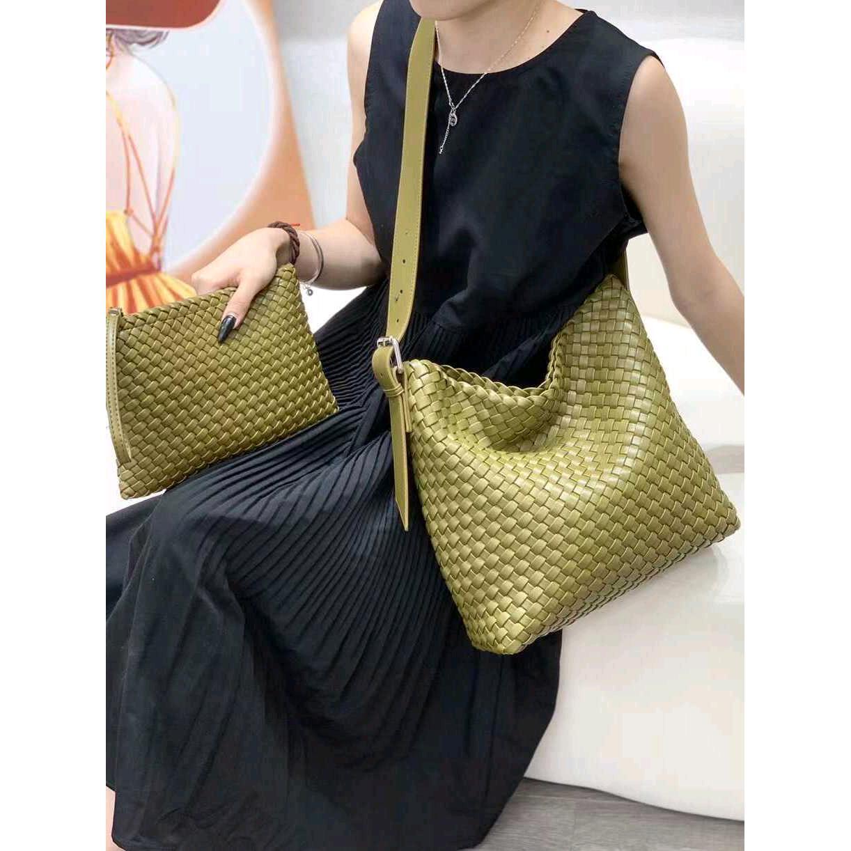 Pure Hand Woven Large Capacity Tote Underarm Bag Women's New Fashion Commuter All-match Wide Shoulder Bucket Crossbody Bag