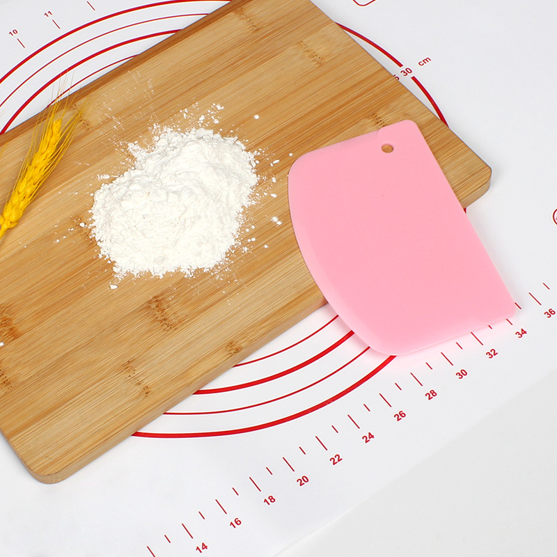 Spot plastic scraper cake cream scraper flour dough cutter rice rolls scraper kitchen DIY tool