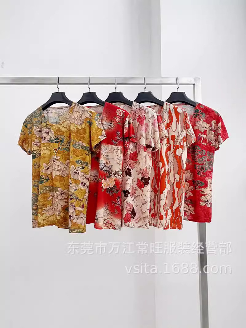 Mother's plus size summer clothes middle-aged and elderly women's T-shirt stall wholesale grandma's new short sleeve jacket market supply