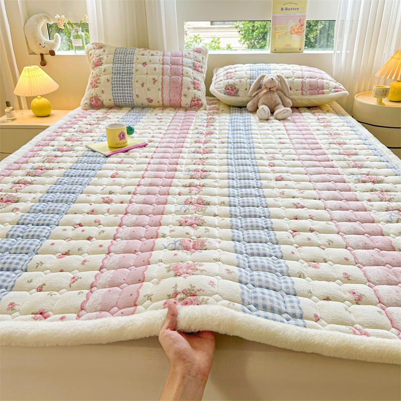 Winter thickened milk velvet thin mattress warm lamb velvet quilted bed sheet dormitory mattress single double three-piece set