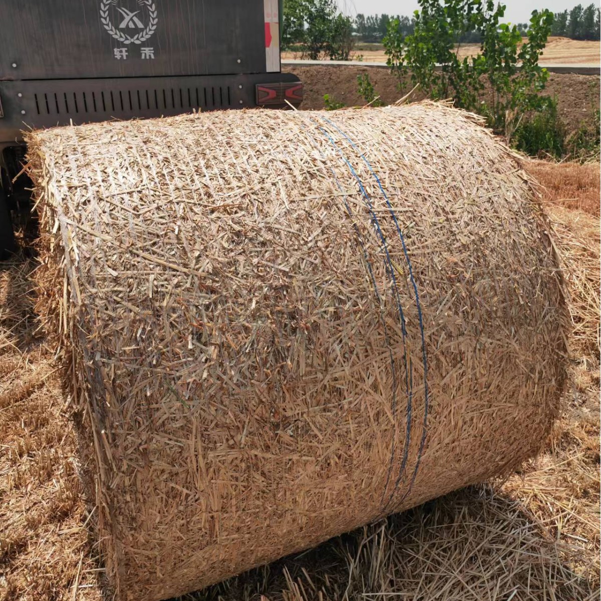 Bundled grass net plastic stretch packaging pallet net new material anti-aging tension large forage packaging does not fry small square bales